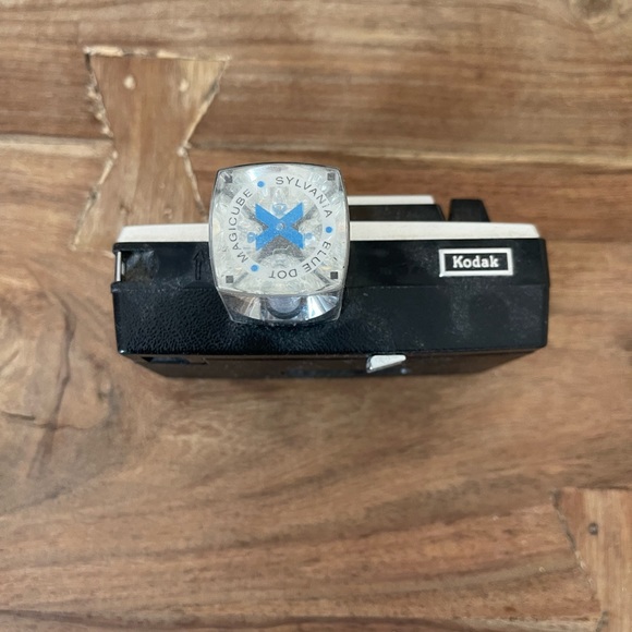 Vintage Instamatic X-15 Kodak Camera - Picture 6 of 8